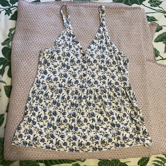 2 for 20 💚 American Eagle Floral Tank Top - Picture 4 of 5